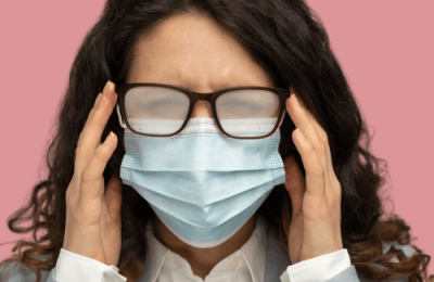 Brille und Maske