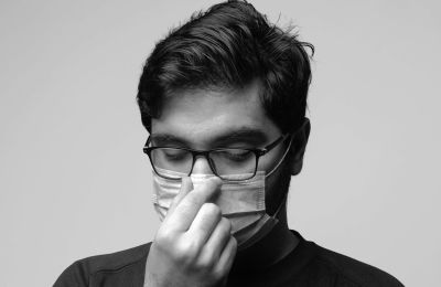 Brille und Maske